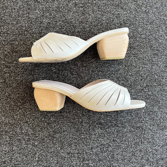 Intentionally Blank Shoes - Picture 4 of 5